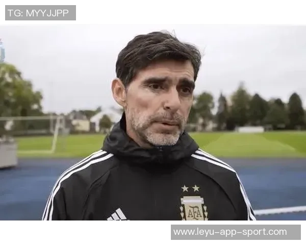 阿根廷队主帅阿亚拉强调梅西独特地位其他球员需竞争争取世界杯名额